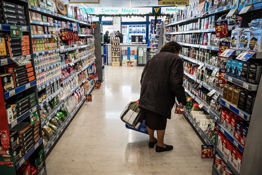 «Γονατίζει» τα νοικοκυριά ο πληθωρισμός, νέες ανατιμήσεις 8,9% στα τρόφιμα – Πάνω από 50% η αύξηση στο λάδι