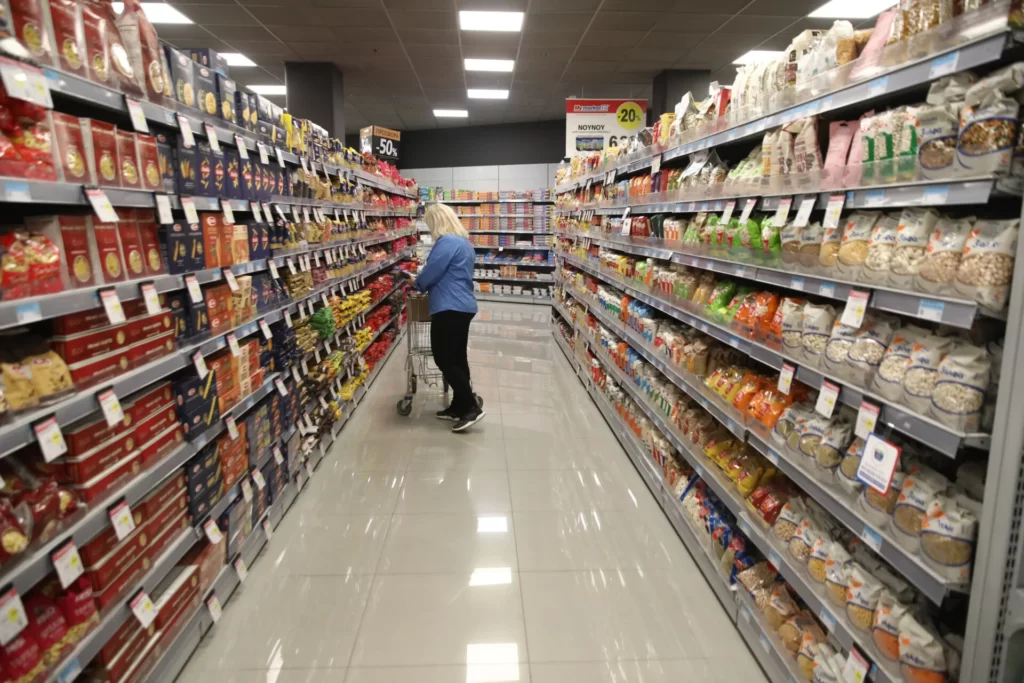 Οι γραμμές άμυνας των καταναλωτών στην επέλαση της ακρίβειας