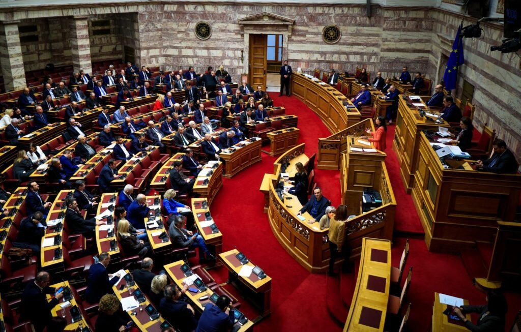 Επιστολική ψήφος: Εγκρίθηκε για τις ευρωεκλογές – Απορρίφθηκε η τροπολογία για τις εθνικές εκλογές