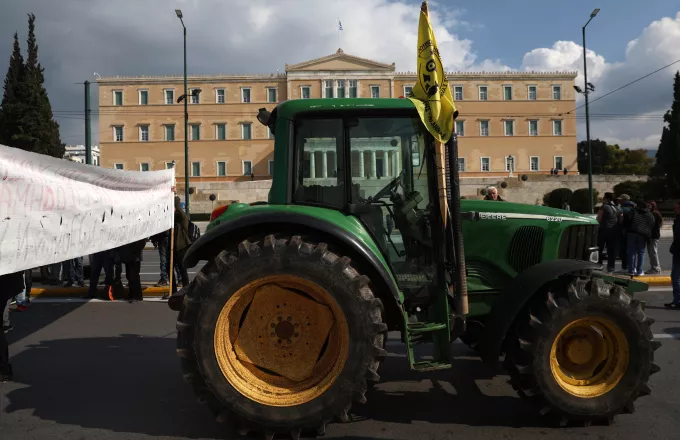 Στο Σύνταγμα τα πρώτα τρακτέρ – Ποιοι δρόμοι κλείνουν – Φωτογραφίες & Βίντεο