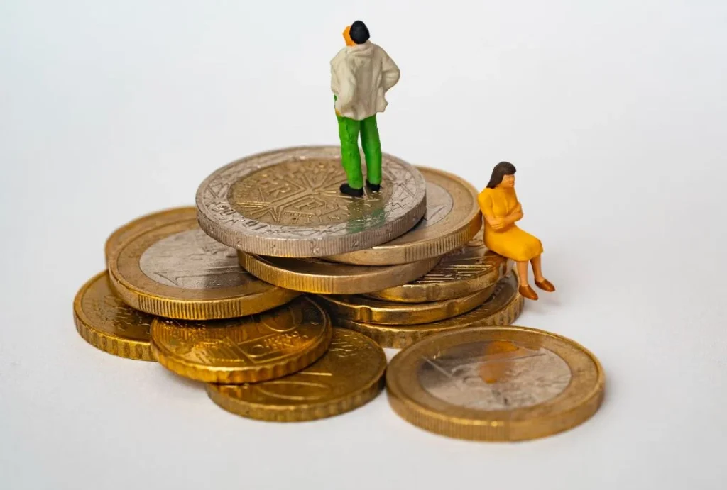 Εργαζόμενοι συνταξιούχοι: Πώς αυξάνεται η σύνταξη έως και 300 ευρώ τον μήνα – Γιατί είναι «φουσκωμένη»