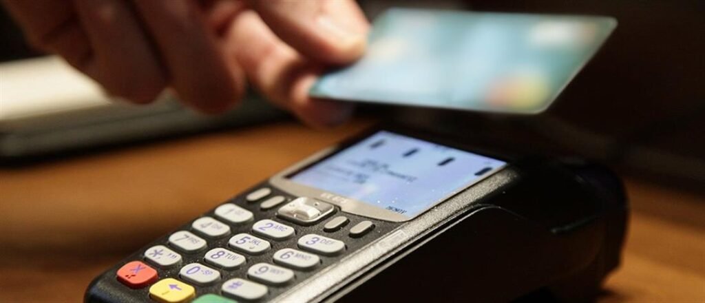 Χατζηδάκης: Με νομοθετική ρύθμιση η μείωση των χρεώσεων με POS για συναλλαγές έως 10 ευρώ
