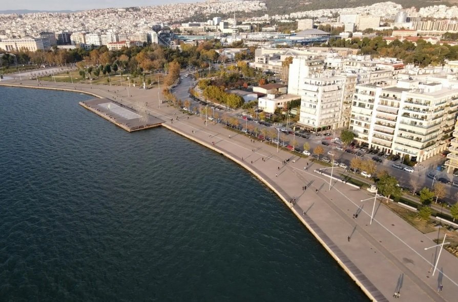 Θεσσαλονίκη: Νεκρή γυναίκα που έπεσε στον Θερμαϊκό