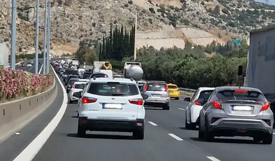 Καταργείται ο φόρος στα καύσιμα, έρχονται τα τέλη με το χιλιόμετρο