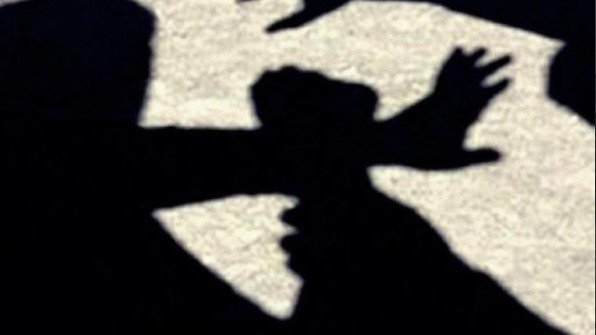 «Με χτύπαγε κι εμένα 20 χρόνια» – Τι λέει η μητέρα του ανήλικου που ξυλοκόπησε ο πατέρας