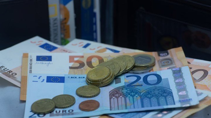 Συντάξεις Αυγούστου 2024: Οι δύο πληρωμές και η ώρα που θα φανούν τα χρήματα