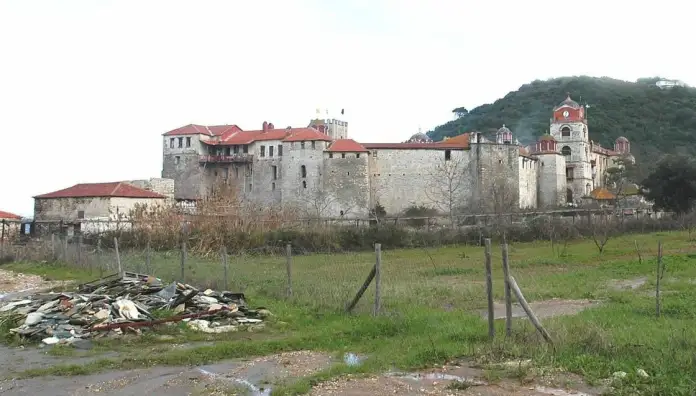Καζάνι που βράζει το Άγιο Όρος: «Ταμπουρώνονται» μοναχοί στη Μονή Εσφιγμένου – Ετοιμάζει επιχείρηση η ΕΛΑΣ