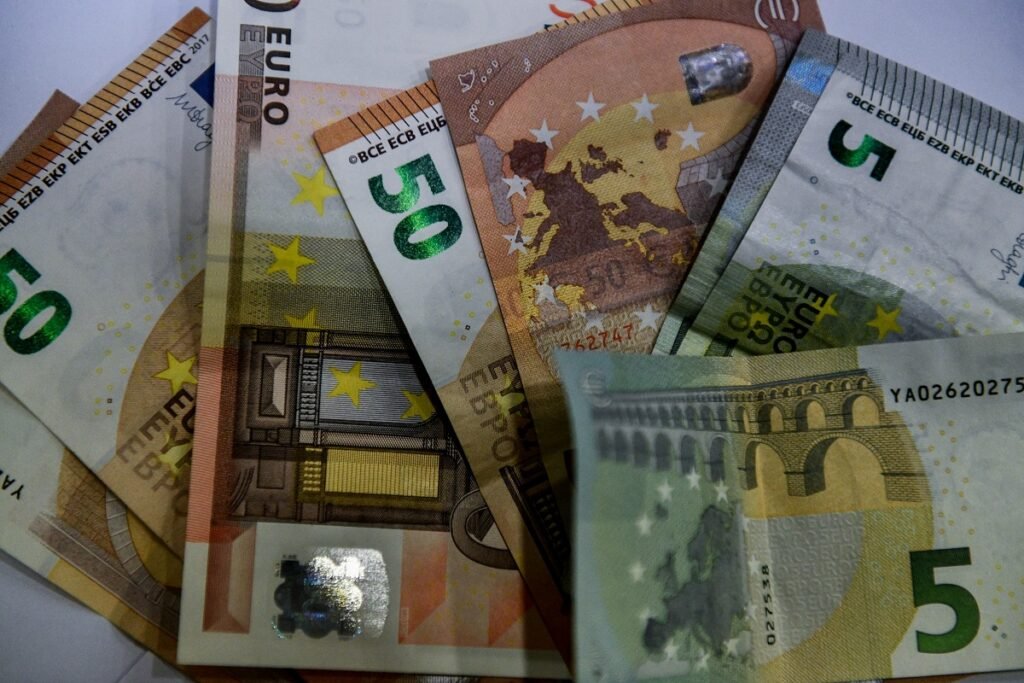 Τι αλλάζει σε μισθούς και συντάξεις – Πώς διαμορφώνεται το επίδομα προσωπικής διαφοράς