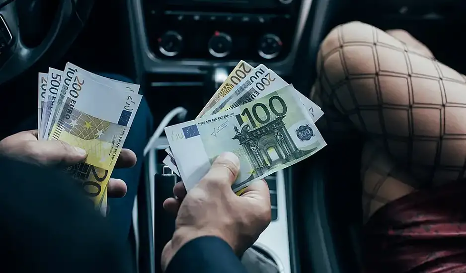 Αποπειράθηκε να αυτοκτονήσει παπαδιά που κατηγορείται ότι εκδίδεται στη Λεωφόρου Συγγρού