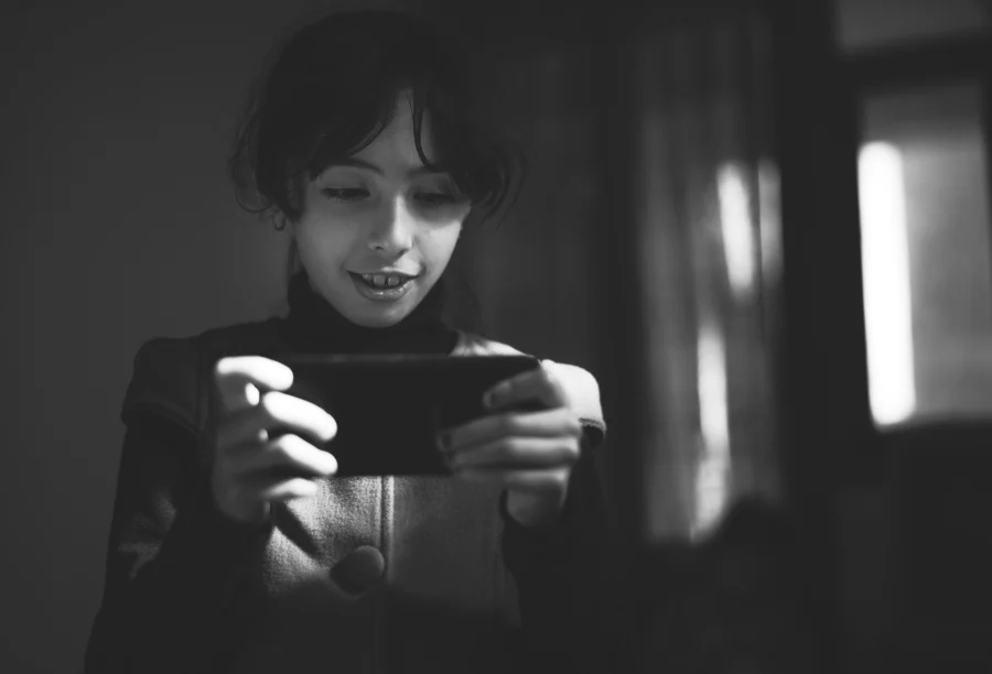 Κανόνες στα social media για παιδιά μέχρι 15 ετών ετοιμάζει η κυβέρνηση