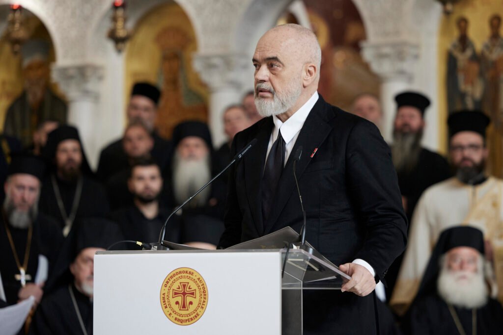 Αλβανία: Ο Ράμα έπλεξε το εγκώμιο του Αρχιεπισκόπου Αναστασίου