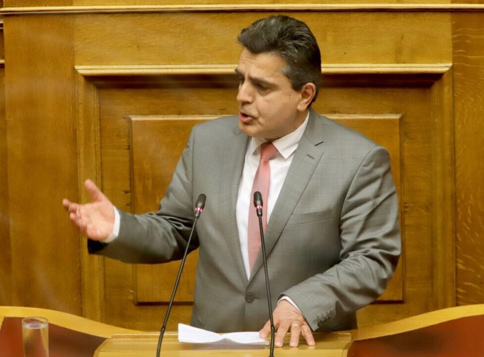 Η κινούμενη «γαλάζια» άμμος της Καστοριάς!  (Του Δημήτρη Ιατρίδη)