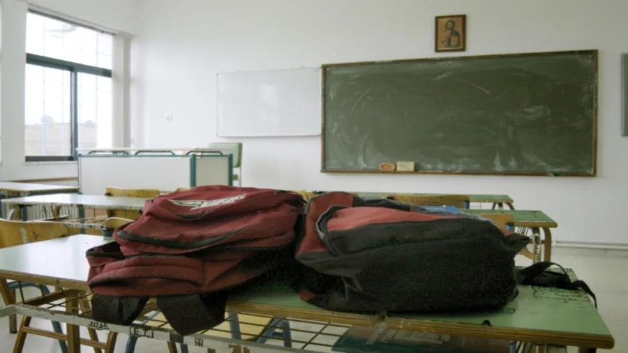 Μία έξτρα γονική άδεια για όλους τους γονείς – Τι έρχεται στα σχολεία