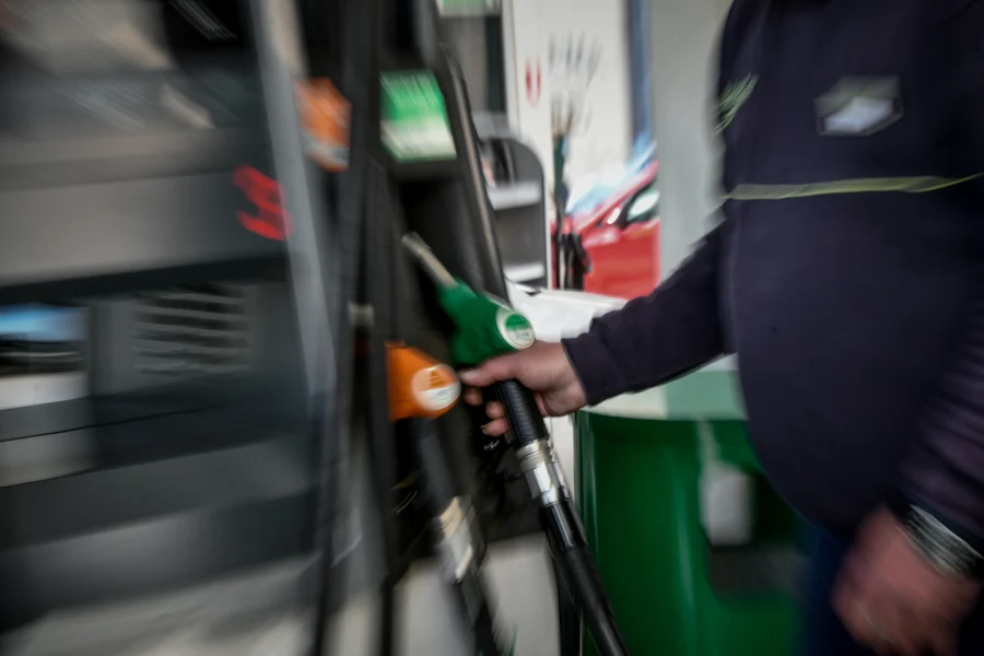 Πτώση στις τιμές του πετρελαίου μετά την ανακοίνωση Τραμπ για κατάπαυση πυρός μεταξύ Ισραήλ και Ιράν