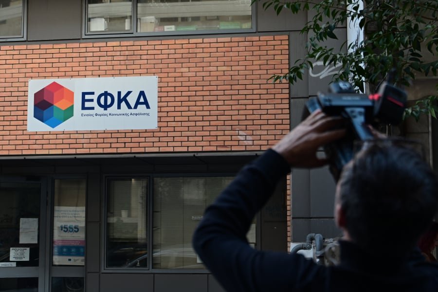 Ποιοι εργαζόμενοι συνταξιούχοι μπορούν να πάρουν πίσω χρήματα από τον ΕΦΚΑ – Άνοιξαν οι αιτήσεις