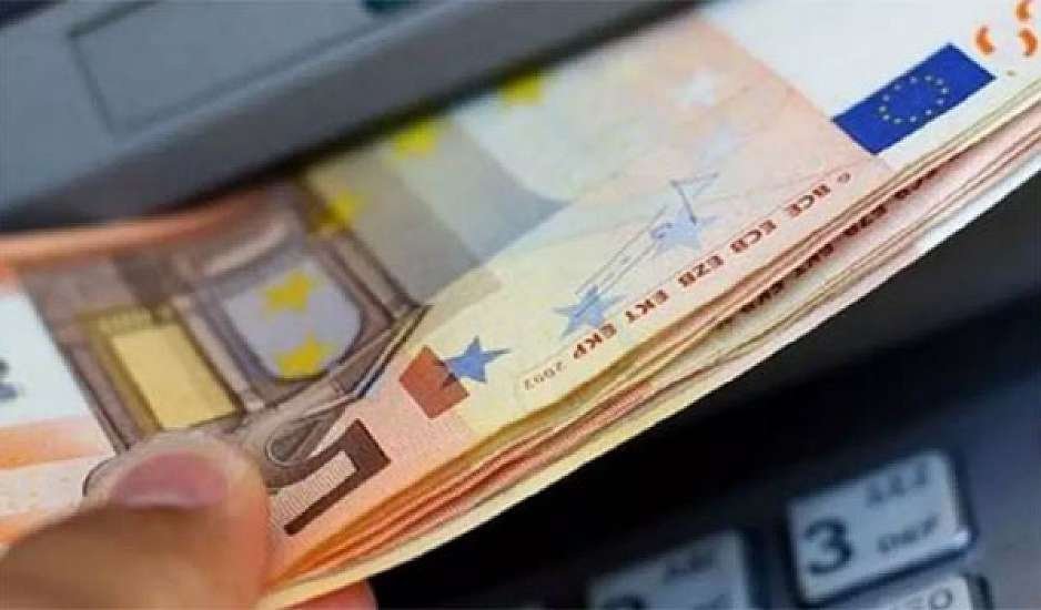 Τραπεζικές χρεώσεις: Ποιες καταργούνται και τι ισχύει για τα εμβάσματα – Όλα όσα αλλάζουν