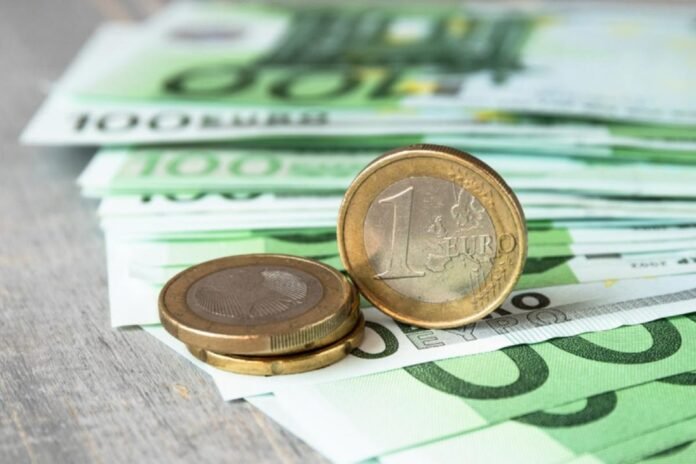 shutterstock-eurw-money-xrimata-epidoma-1068x712