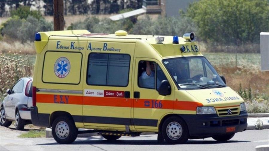 Καστοριά: Οδηγός μοτοσικλέτας τραυματίστηκε, αλλά έδωσε μάθημα ευθύνης – Άφησε σημείωμα στο σταθμευμένο ΙΧ που χτύπησε