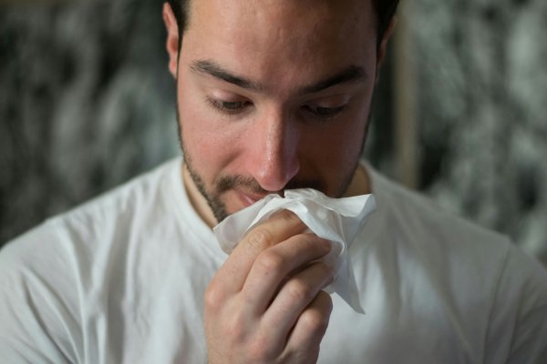 Ο ιός της γρίπης H3N2 εξαπλώνεται ταχύτερα από κάθε άλλη χρονιά, τα συμπτώματα – Τι να προσέξετε