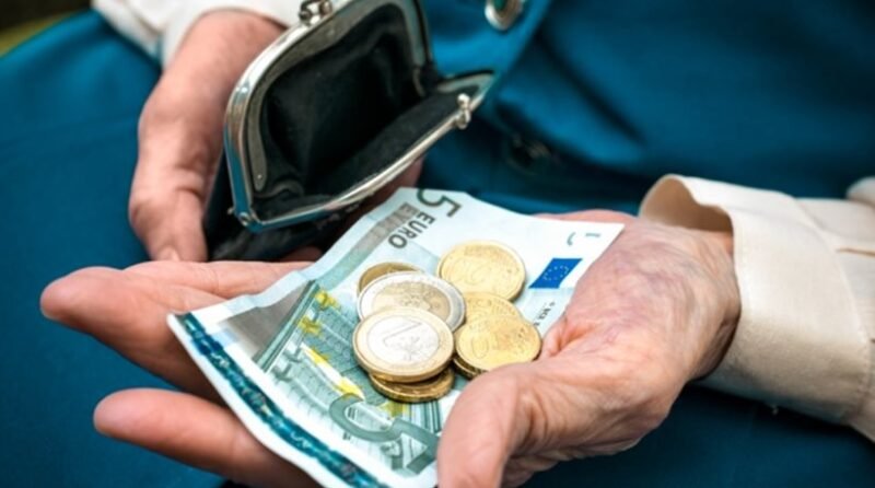 Εθνική σύνταξη: Τι δικαιούνται οι ασφαλισμένοι και τι οι ανασφάλιστοι