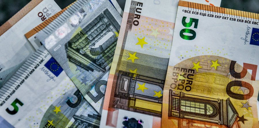 Έρχεται η εφορία για τους τραπεζικούς λογαριασμούς – Αναλήψεις σε μετρητά και πληρωμές στο μικροσκόπιο