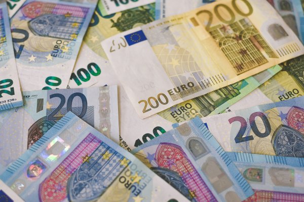 Ποιες φοροελαφρύνσεις «κλειδώνουν» για το 2027: Τι αλλάζει σε τεκμήρια και φόρο εισοδήματος
