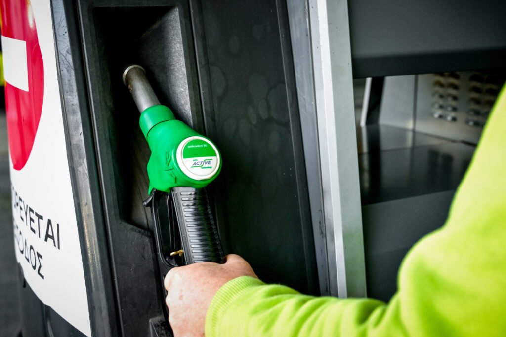 Εκτοξεύονται οι τιμές σε βενζίνη και diesel – Ανησυχία και για νέα άνοδο