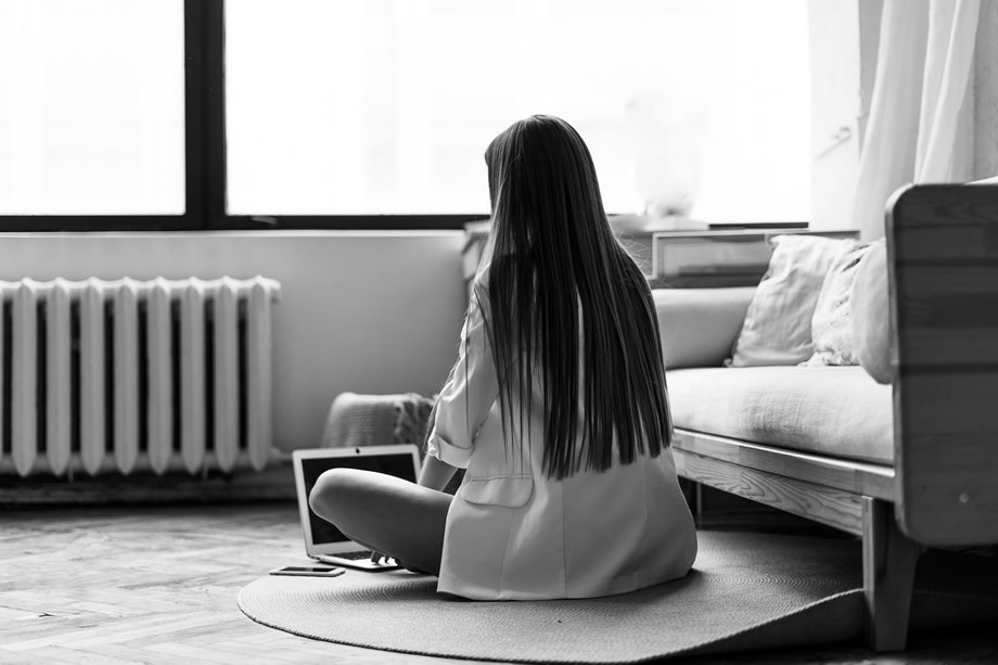 Τι σημαίνει το να μην αρέσει σε κάποιον να δέχεται επισκέπτες στο σπίτι του, σύμφωνα με την Ψυχολογία