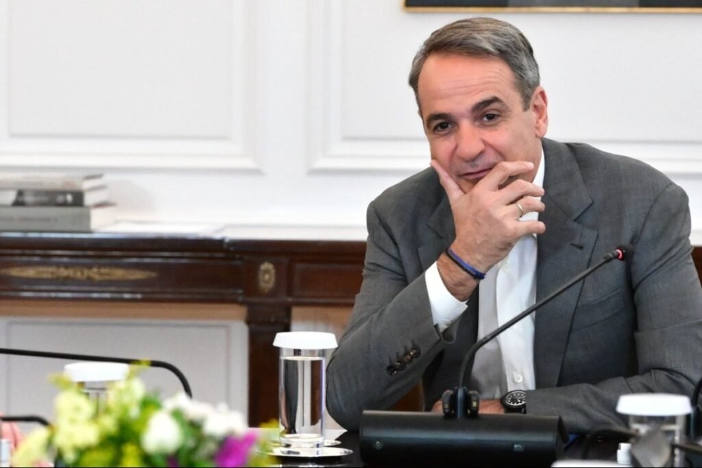 Τα σενάρια για τη ΔΕΘ: Αυξήσεις συντάξεων, ενίσχυση ελ. επαγγελματιών, μείωση ασφαλιστικών εισφορώνΠώς αποτιμούν στο πρωθυπουργικό γραφείο την έλευση του κόμματος Τσίπρα – Ο οδικός χάρτης του Κυριάκου Μητσοτάκη μέχρι τη ΔΕΘ – Απόφαση η μείωση των βαρών και της φορολογίας
