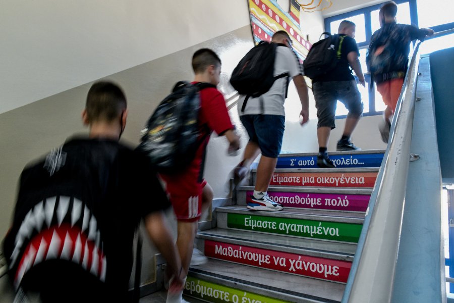 Σχολεία: Τι σημαίνει στην πράξη η αύξηση της υποχρεωτικής φοίτησης από 9 σε 11 έτη