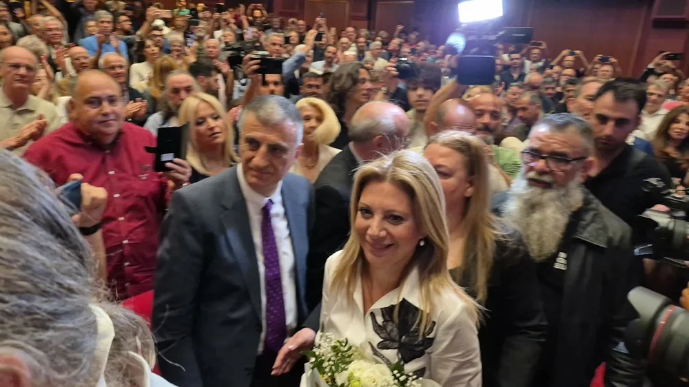 Θεσσαλονίκη: Με χειροκροτήματα και επευφημίες η υποδοχή Καρυστιανού στο Ολύμπιον