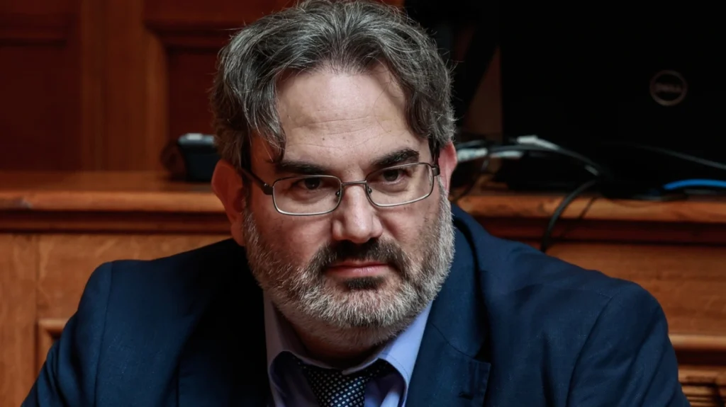 Παραιτήθηκε ο γγ του υπουργείου Περιβάλλοντος Ευθύμιος Μπακογιάννης: Συγγενείς του φέρονται να εμπλέκονται στο κύκλωμα με τις πολεοδομίες